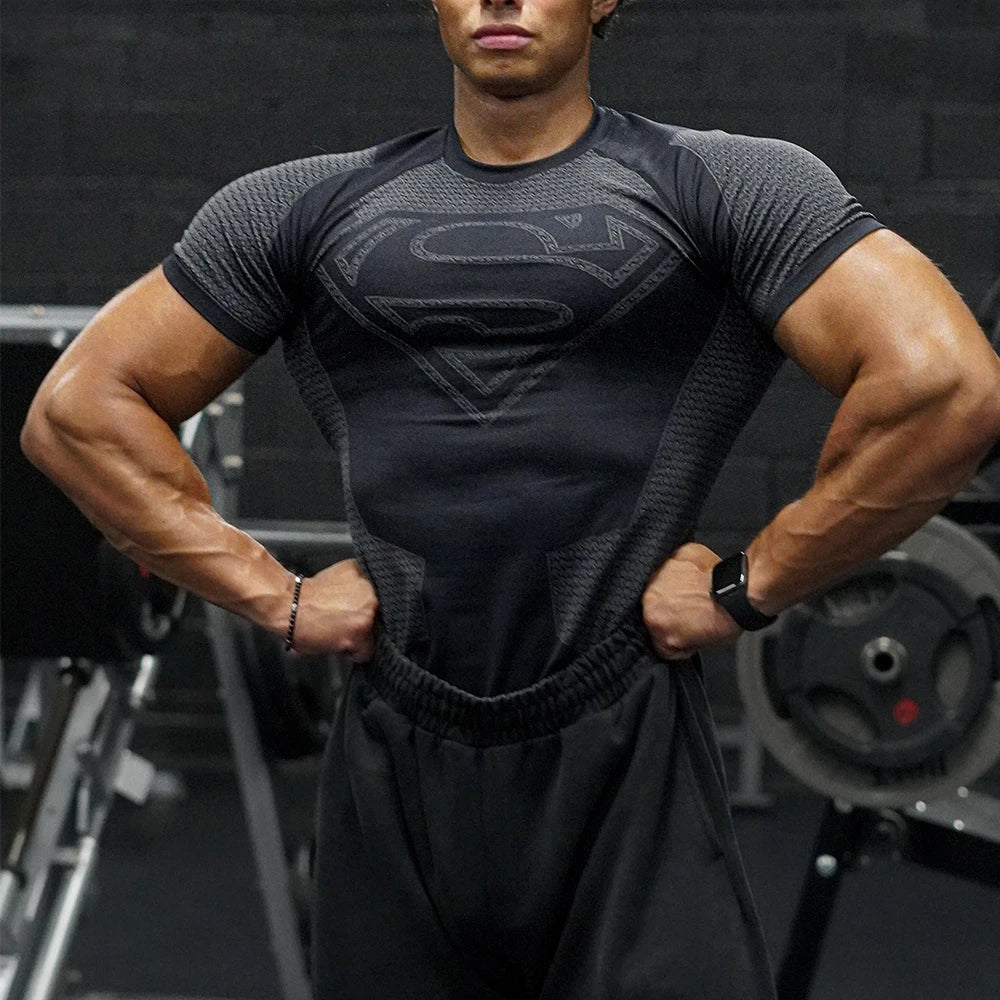 Camiseta deportiva de secado rápido para hombre, camiseta de entrenamiento ajustada de alta elasticidad, transpirable, para verano, gimnasio, Top deportivo de manga corta a la moda